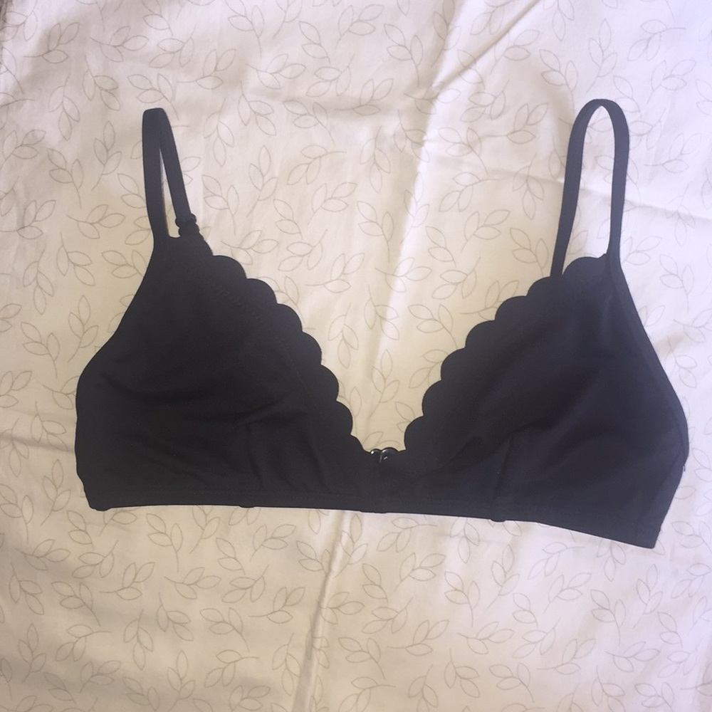 Scalloped bikini bottom in Italian matte